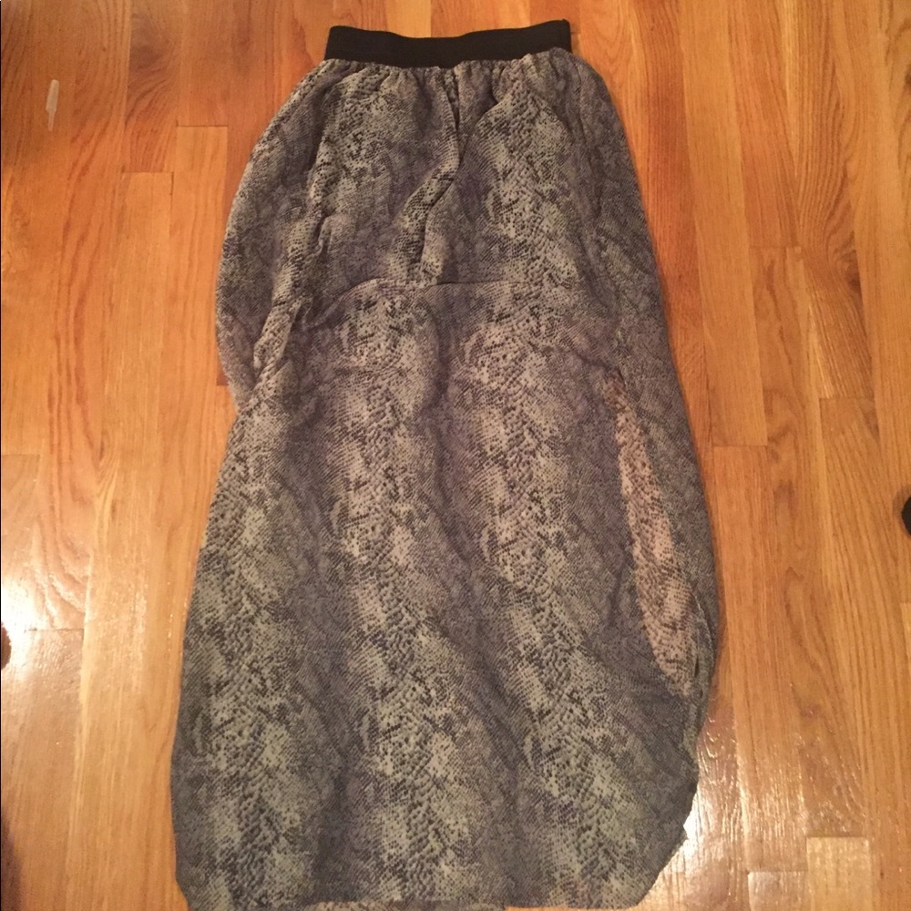 Cute flowing print maxi skirt